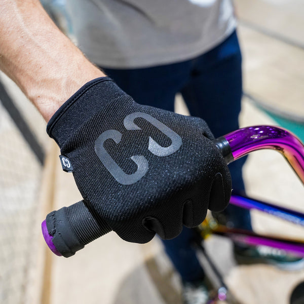 Core-Protection-Aero-Gloves-Stealth-Holding-Bike-Handle